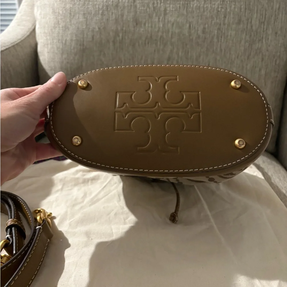 Tory Burch Tan and Brown Logo Shoulder Bag - Picture 3 of 5